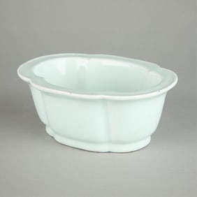 Late Qing Chinese Imperial Ceramic Scalloped Dish