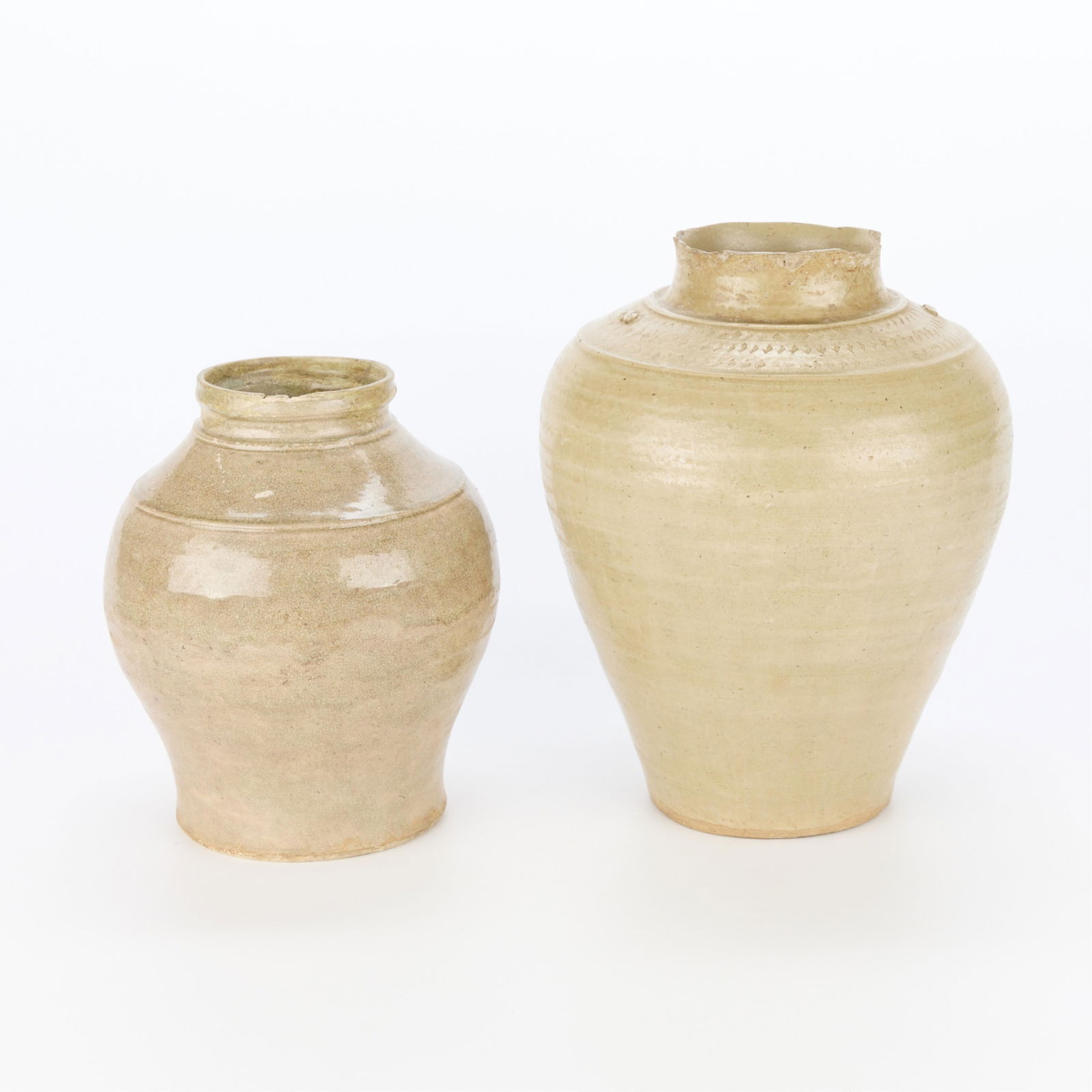 2 Thai Ceramic Storage Jars - Kalong & Sankampaeng (1 of 8)