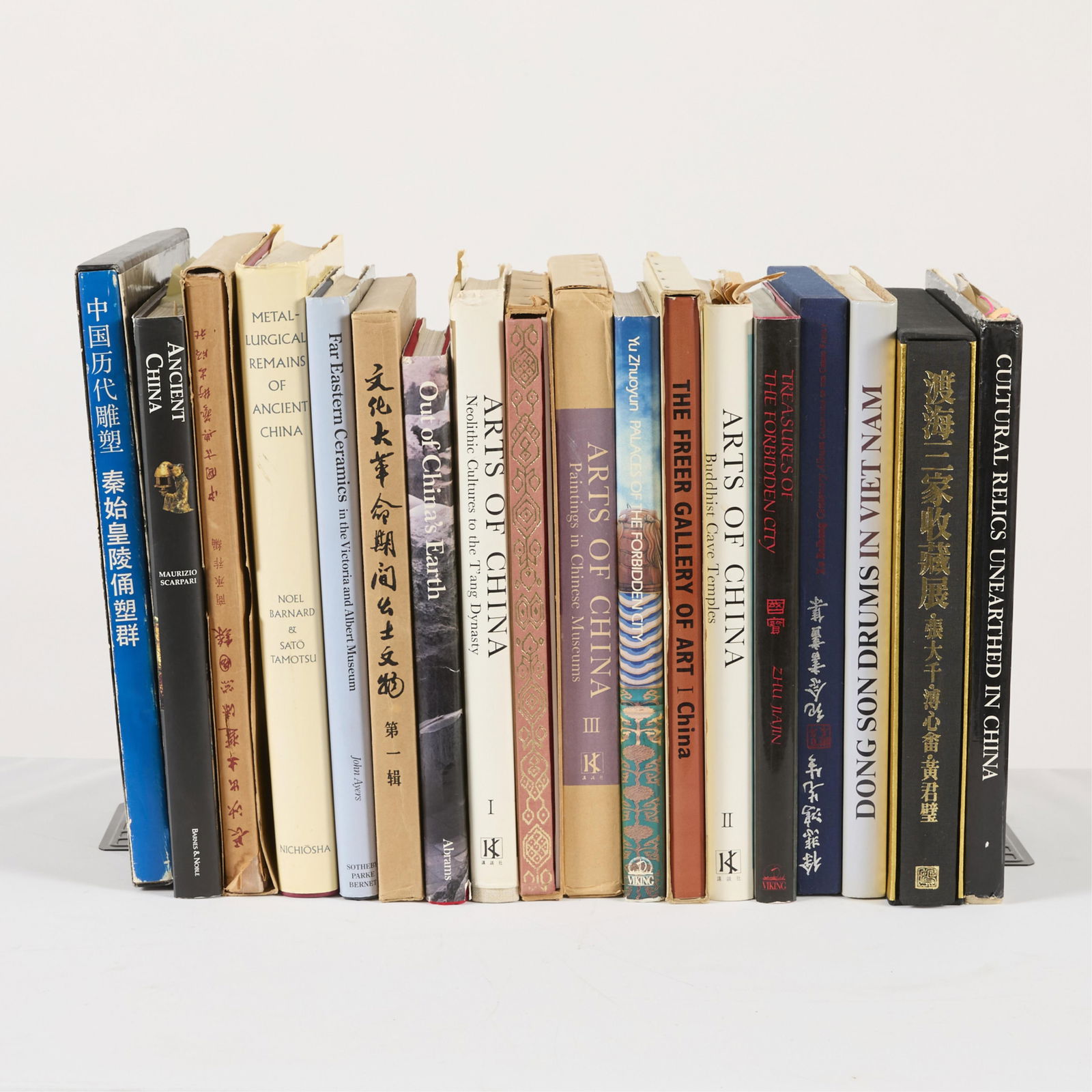 Oversized Books on Chinese & Asian Art: Group of large books on Chinese and Asian art and art history.Provenance: From the Distinguished Personal Collection of Dr. Robert Jacobsen.(Shipping dimensions) Height: 12 1/2 in x width: 25 in x dep