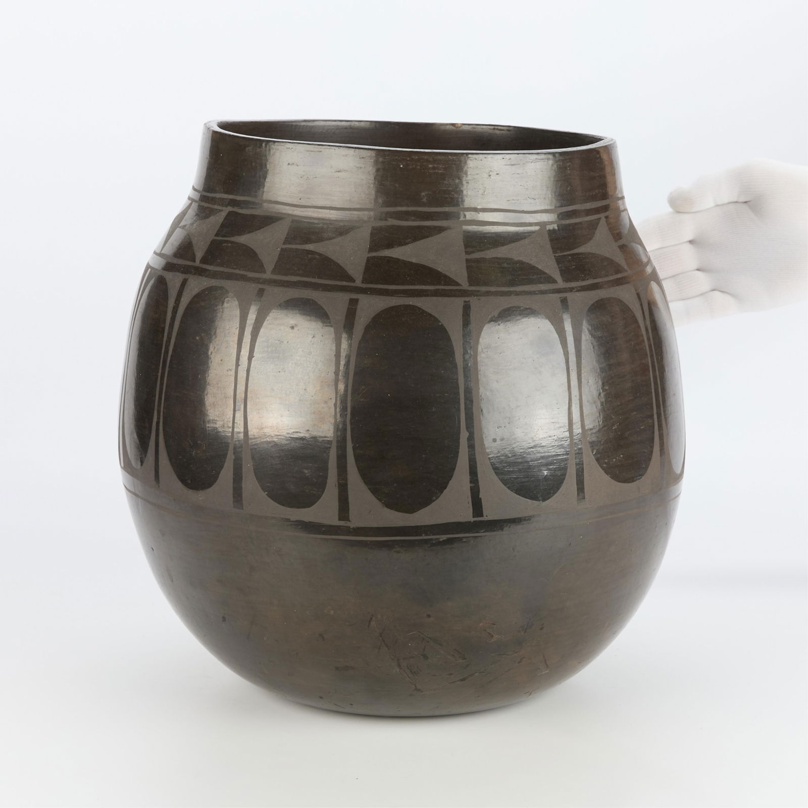 Large Pueblo Blackware Olla Jar (1 of 6)