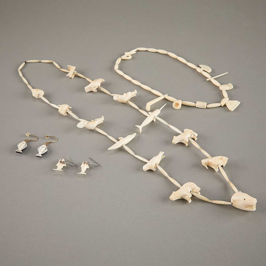 4 Pieces Inuit Carved Figural Jewelry (1 of 8)