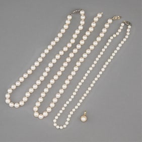 4 Pcs Pearl & Gold Jewelry