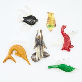 6 Bakelite, Lucite, & Celluloid Brooches