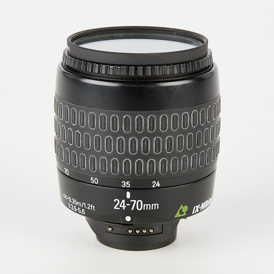 Nikon IX-Nikkor APS 24-70mm f3.5-5.6 Lens (1 of 3)