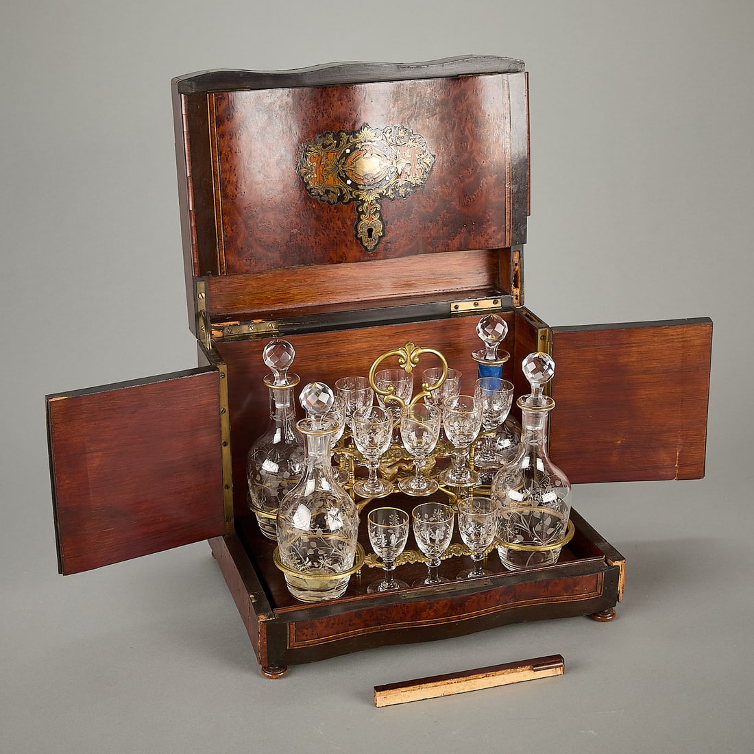 French Napoleon III Period Cave a Liqueur Chest: 19th century French Napoleon III period "Cave a Liqueur" liquor chest. Hinged wooden cabinet with curved front and foliate gilt metal marquetry. Removable interior metal cradle fitted with f