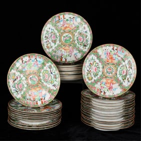 Set 32 19th c. Chinese Rose Mandarin Lunch Plates