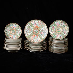 32 19th c. Chinese Famille Rose Dessert Plates