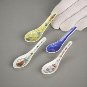 4 Small Chinese Porcelain Soup Spoons