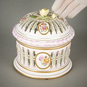 Herend Porcelain "Queen Victoria" Biscuit Jar