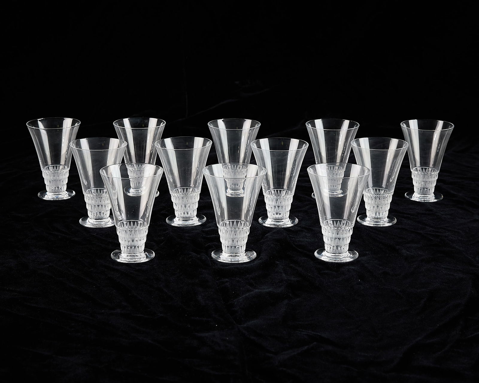 Set 12 Lalique Crystal "Bourgueil" Cordial Glasses (1 of 6)