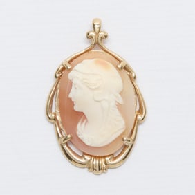 14k Yellow Gold & Shell Cameo Pendant