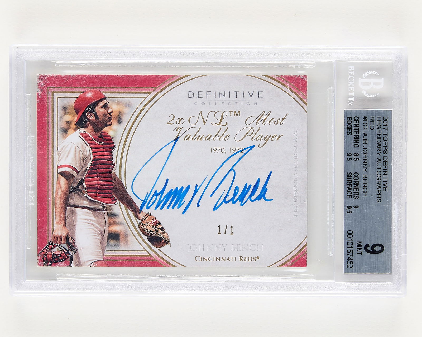 2017 Topps Definitive Johnny Bench Auto 1/1 BGS 9: 2017 Topps Definitive Collection #DCLAJB legendary autographs red, Johnny Bench baseball card, 1/1. BGS: 0010157452.Height: 5 1/4 in x width: 3 1/4 in.