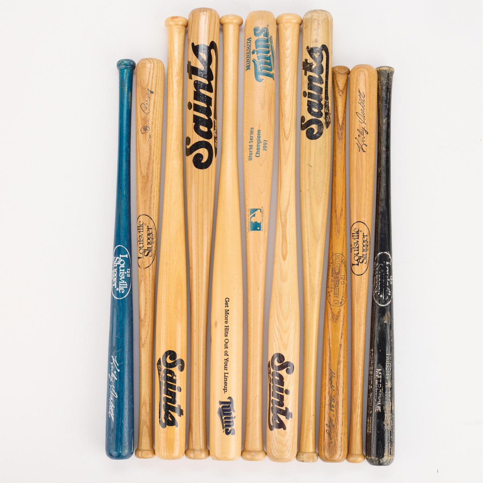 11 Souvenir Mini Baseball Bats - Most MN (1 of 8)