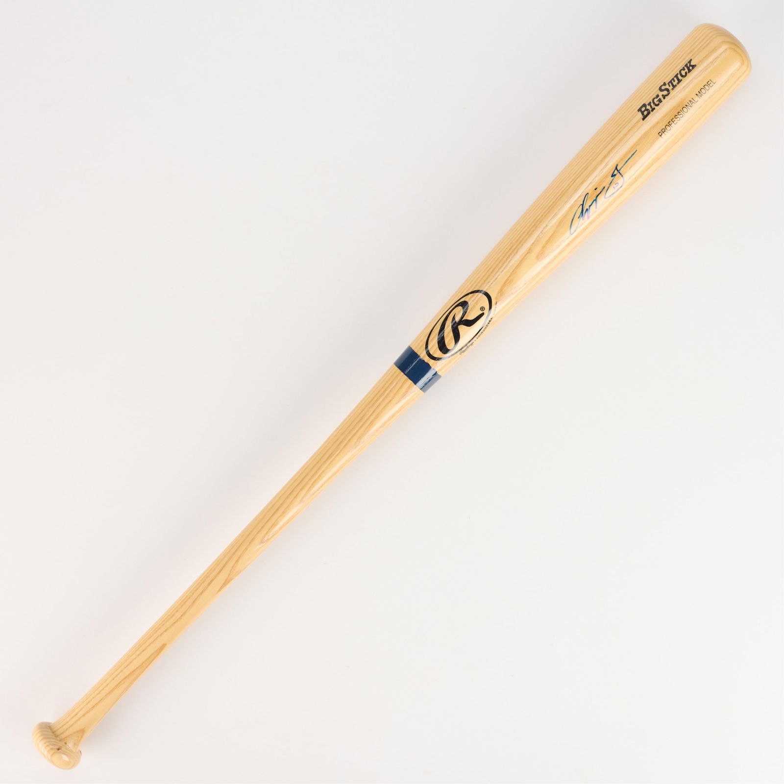 Chipper Jones Signed Rawlings Bat JSA (1 of 5)