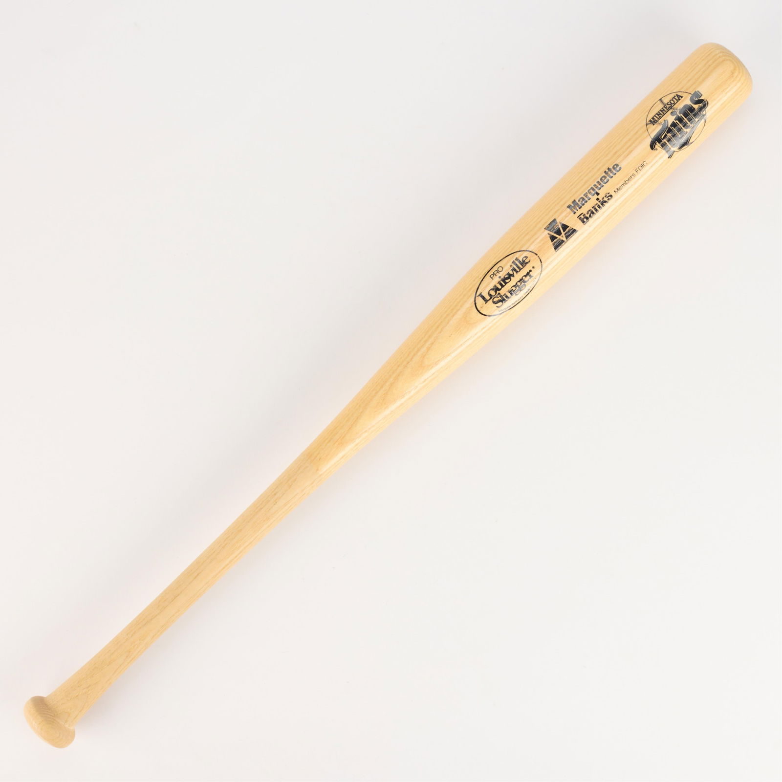 Paul Molitar Signed Louisville Slugger Bat: Louisville Slugger 3000th hit commemorative baseball bat signed in black ink. Bat length: 30 in.