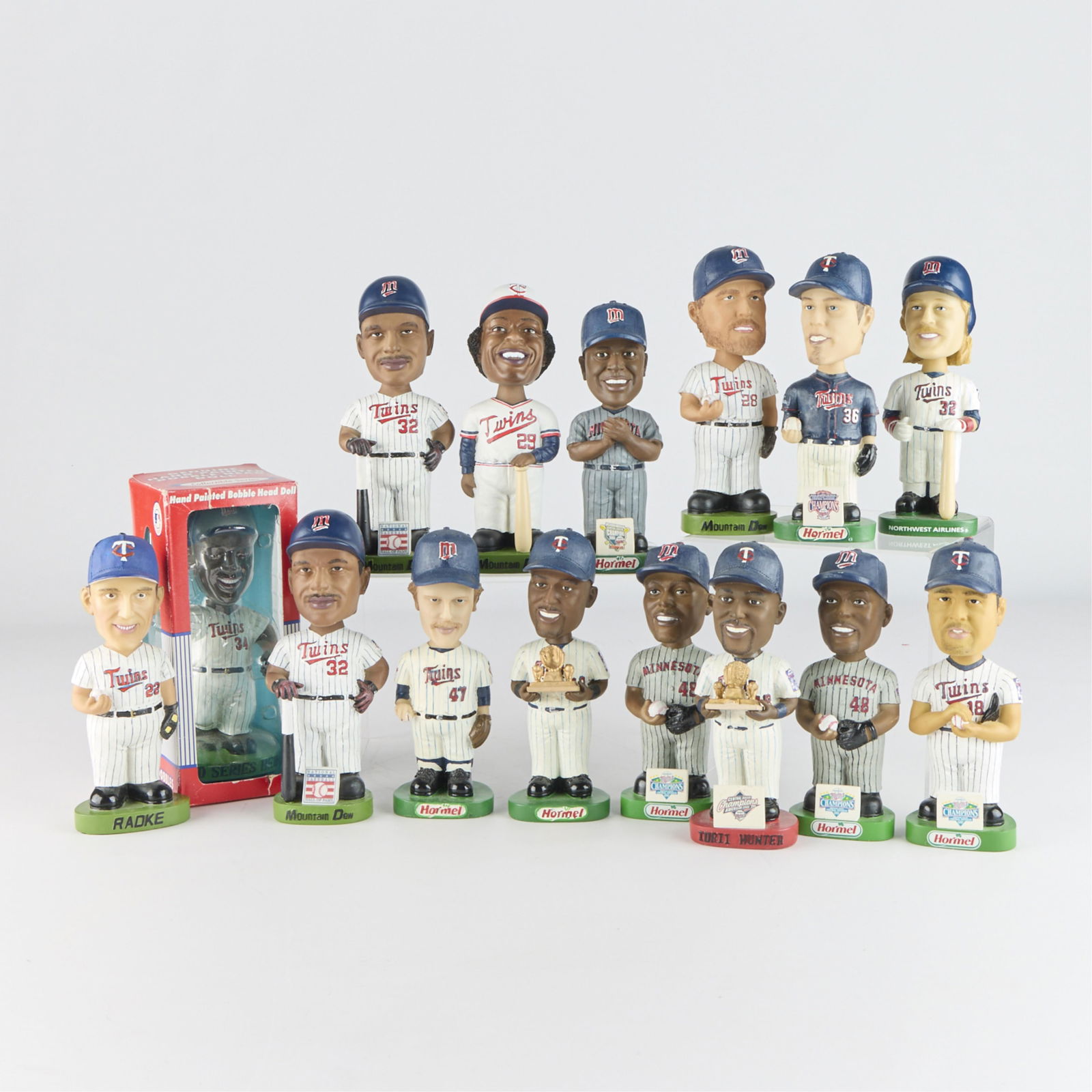 15 MN Twins Bobbleheads: Group of 15 Minnesota Twins baseball player bobbleheads including: Joe Nathan, Kirby Puckett, Eddie Guardado, Dan Gladden, Bert Blyleven, Brad Radke, Torii Hunter, Rod Carew, Dave Winfield, Jack