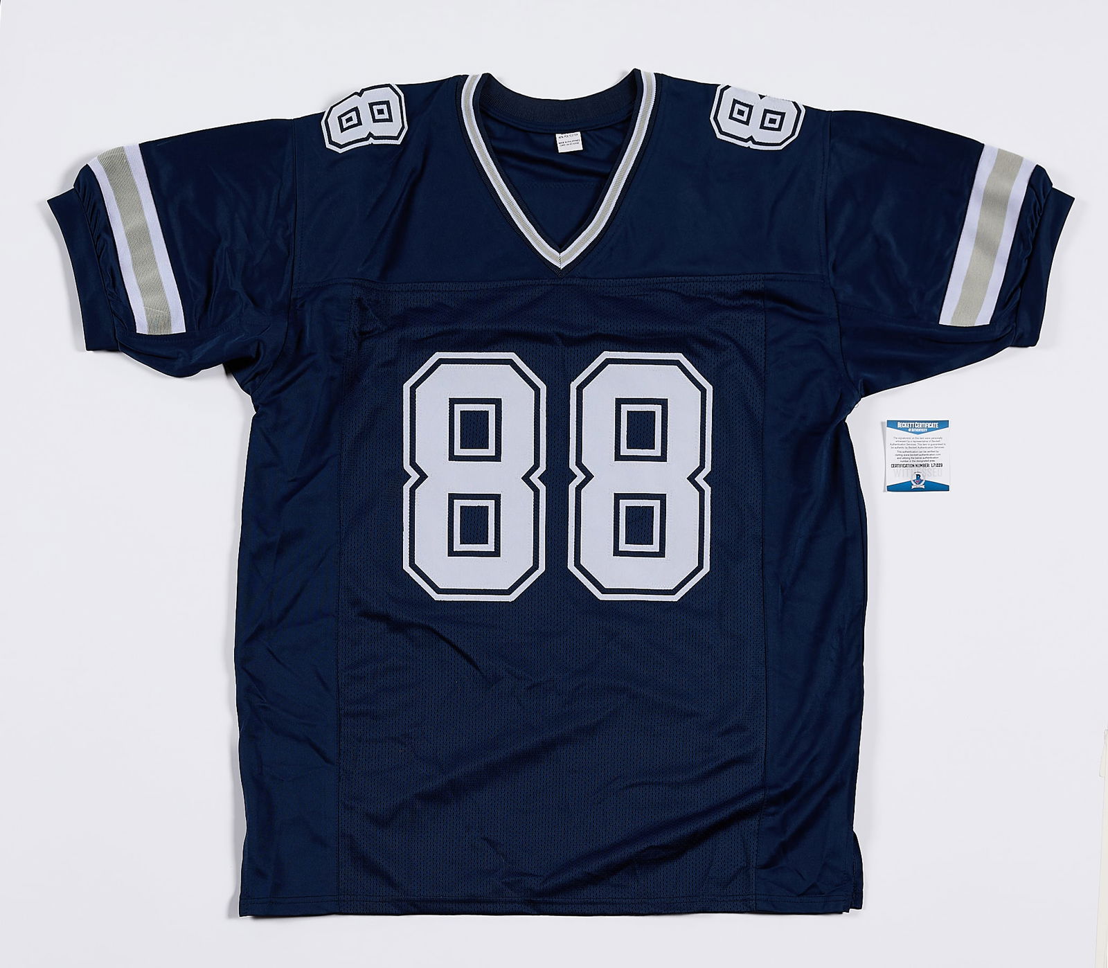 Michael Irvin Dallas Cowboys Signed Jersey Beckett: Michael Irvin Dallas Cowboys autographed jersey. Signed in black ink along the back number. Beckett: L71229. (Flat measurements) Length: 34 in x chest: 25 in x shoulder: 8 in x sleeve: 10 in.