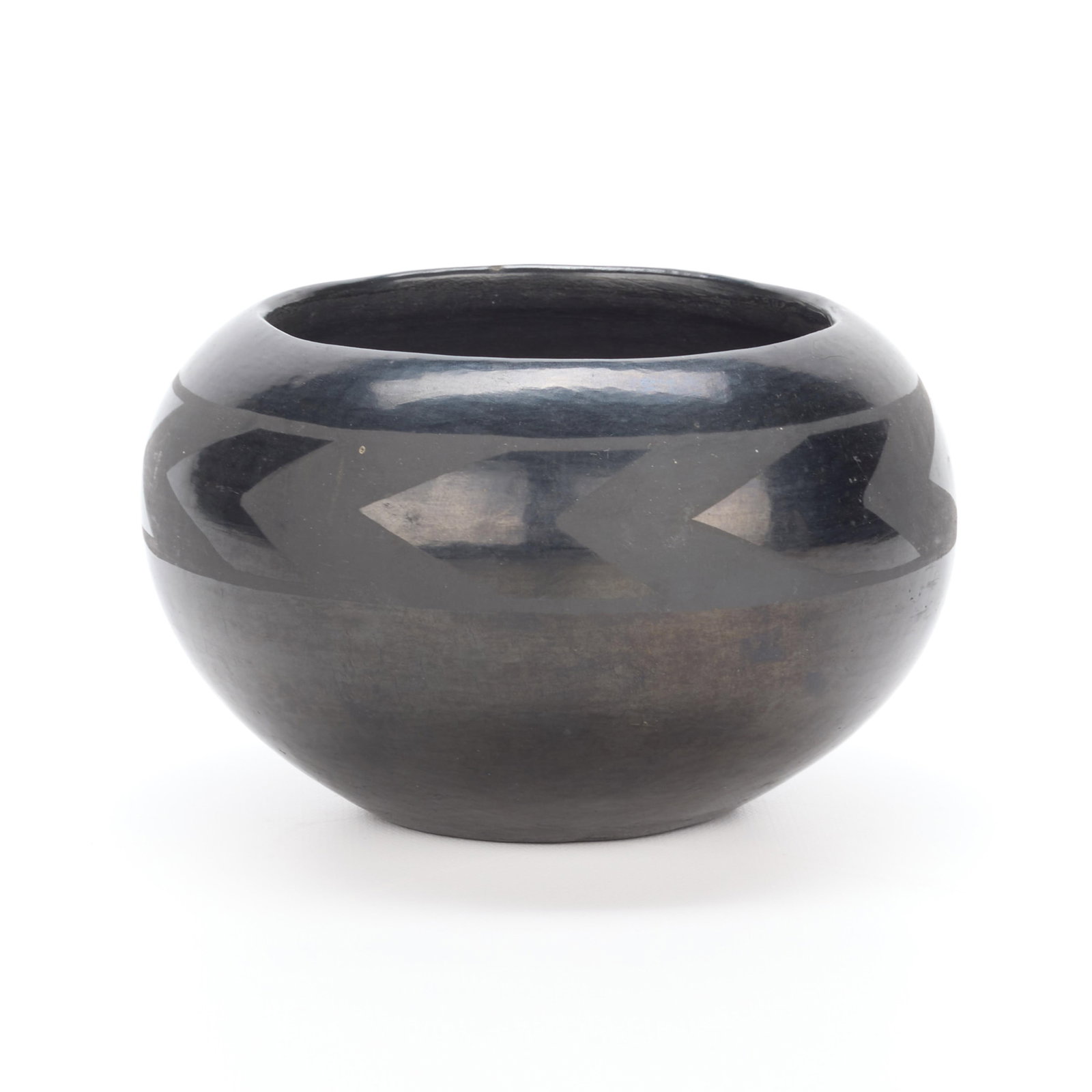 Maria Martinez San Ildefonso Pueblo Blackware Pot (1 of 5)