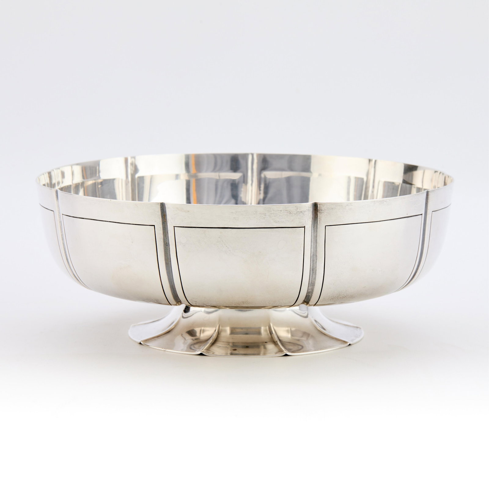 Tuttle Sterling Silver Gadrooned Bowl - 23.46 ozt (1 of 3)