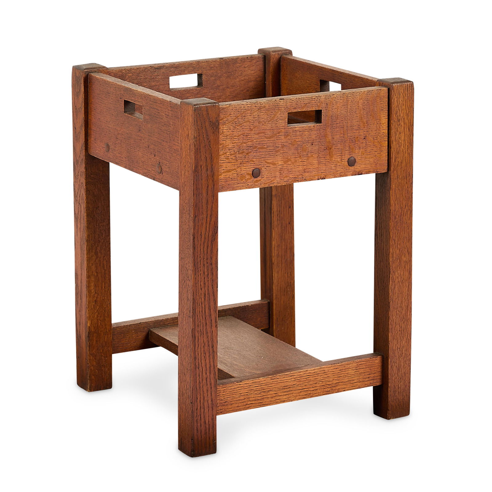 Woodcraft Guild Arts & Crafts Mission Plant Stand: Woodcraft Guild (Lakeside Crafts Shop), Sheboygan, Wisconsin. American Arts & Crafts Mission oak plant stand, ca. 1909-1911. Featuring pegged joinery, resting on four square legs. With label affixed t