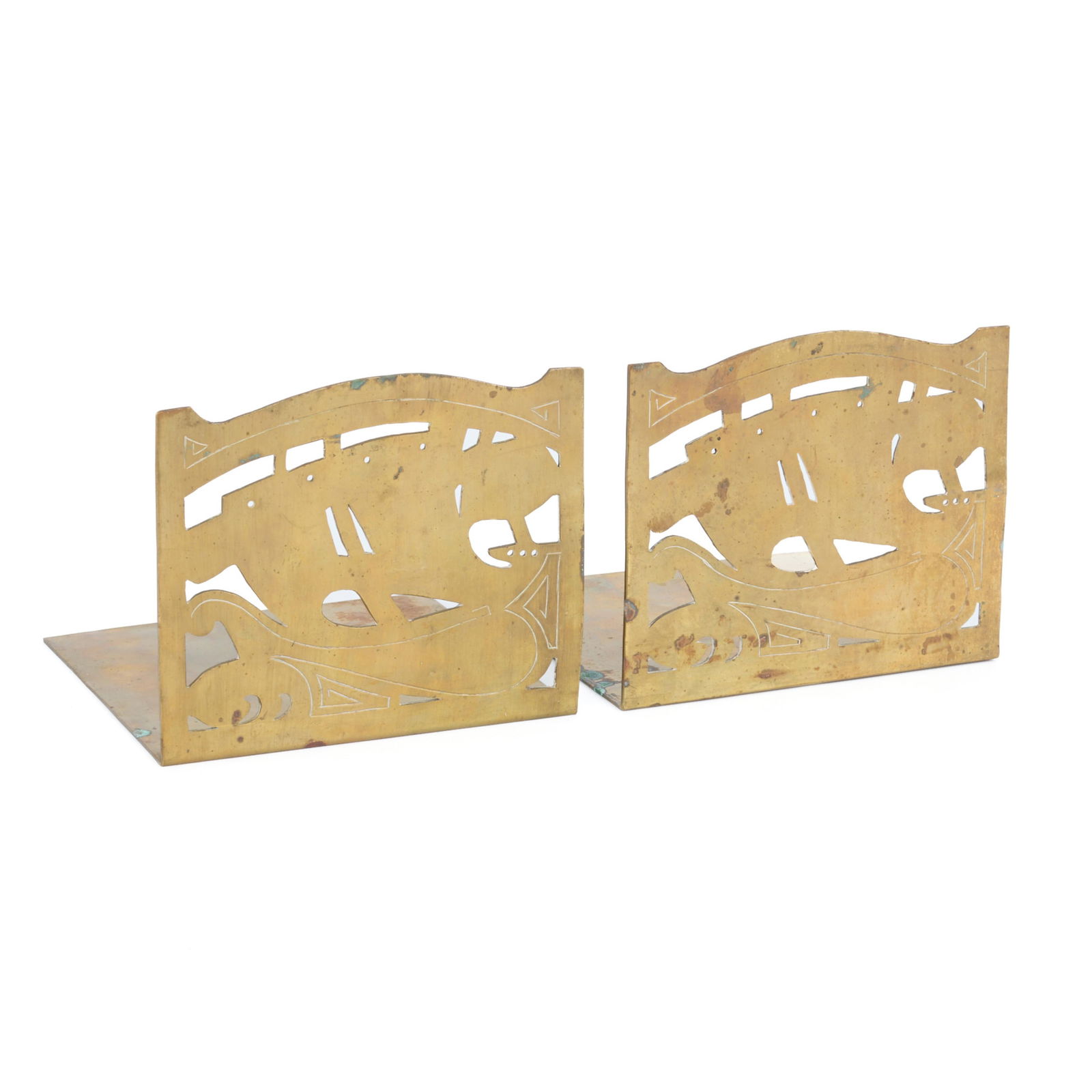 Pr Minneapolis Handicraft Guilt Copper Bookends: Handicraft Guild of Minneapolis, Minnesota. Pair of Arts & Crafts handwrought copper bookends depicting pierced Art Nouveau-style motifs, ca. 1900s-1910s.(Each) Height: 4 1/2 in x width: 5 1/2 in x de