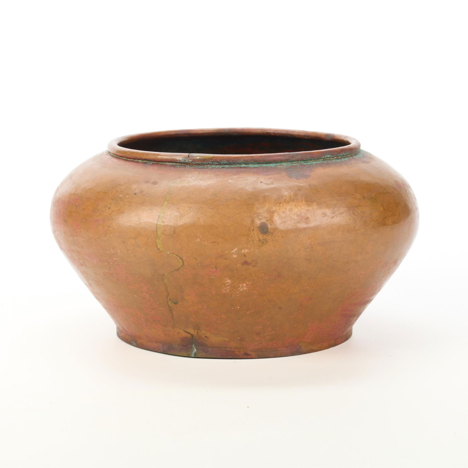 D'Arcy Gaw & Dirk van Erp Copper Jardiniere: Dirk van Erp (Dutch/American, 1862-1933) and Elizabeth D'Arcy Gaw (American, 1868-1944). Arts & Crafts handwrought copper jardiniere or pot, 1910. Of bulbous form with a rounded shoulder and recessed