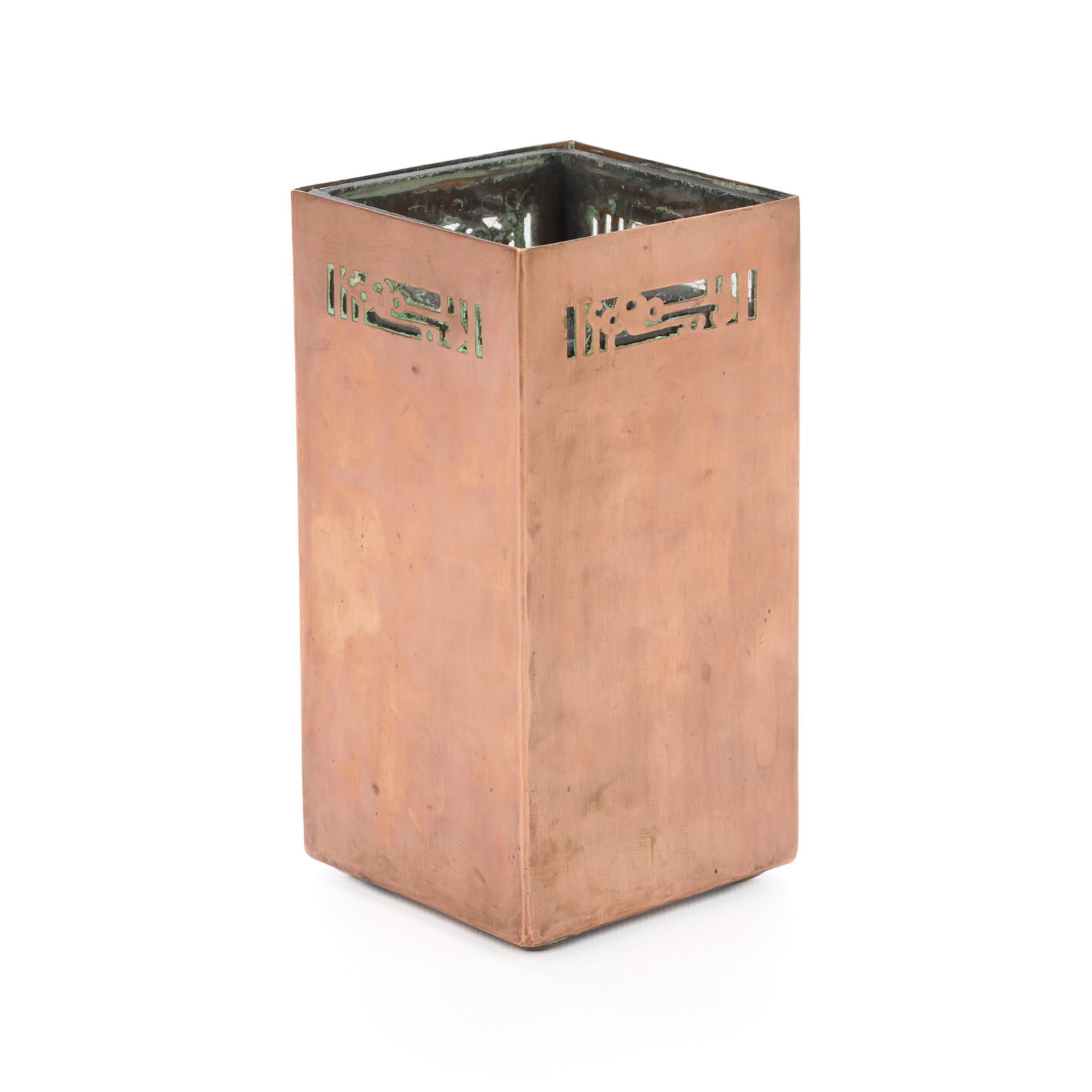 Style Handicraft Guild Arts & Crafts Copper Vase: Style of Handicraft Guild of Minneapolis, Minnesota. Arts & Crafts handwrought copper vase with glass insert, ca. 1900s-1910s. Depicting pierced abstract Arts Nouveau motifs. Height: 6 1/2 in x