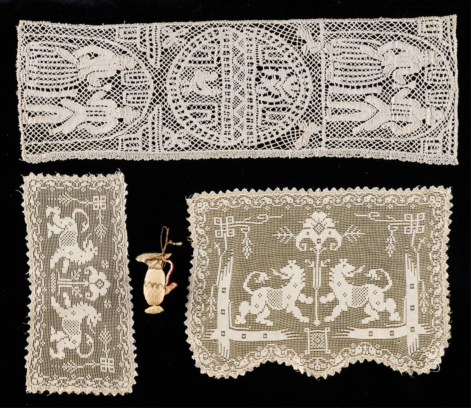4 17th/18th c. Lace Panels and Sweetmeat Purse (1 of 5)