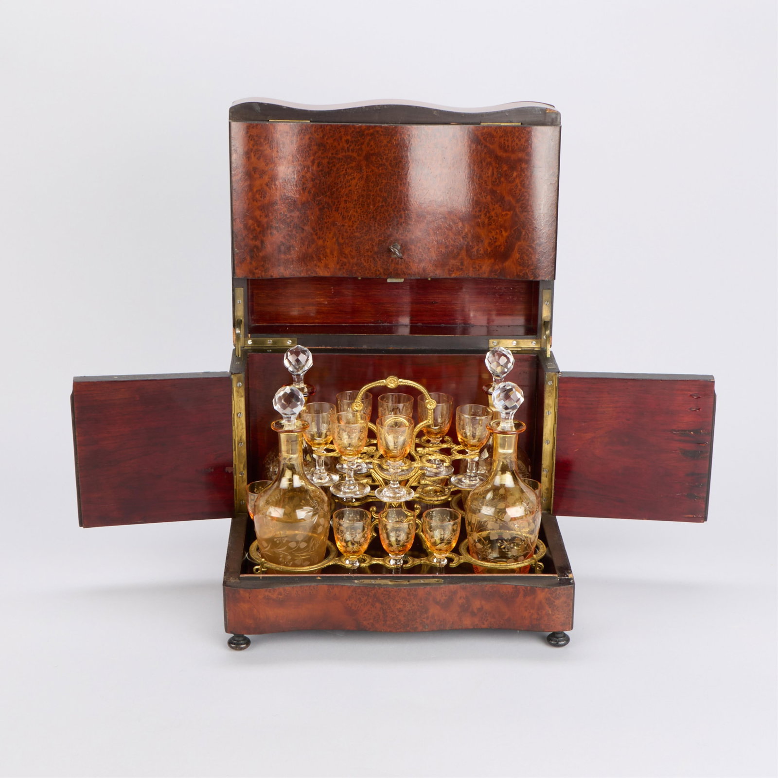 French Napoleon III Period Cave a Liqueur Chest: French Napoleon III period "Cave a Liqueur" liquor drinking chest or tantalus decanter cabinet, 19th century. The hinged burl wood box with curved lid, housing an ormolu gilt cradle. Including four et
