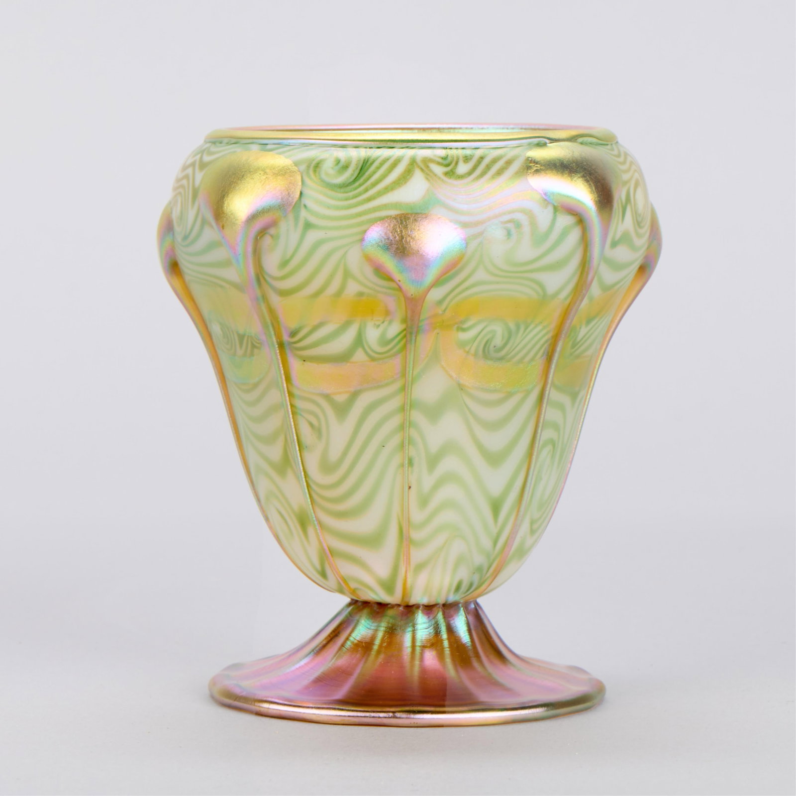 20th c. Quezal Art Glass Iridescent Tendril Vase: Quezal Art & Glass Company, United States. Arts & Crafts hand-blown glass "pulled-feather" bud vase, 20th century. Resting on recessed and flared pedestal foot, decorated with iridescent tendrils. Mar