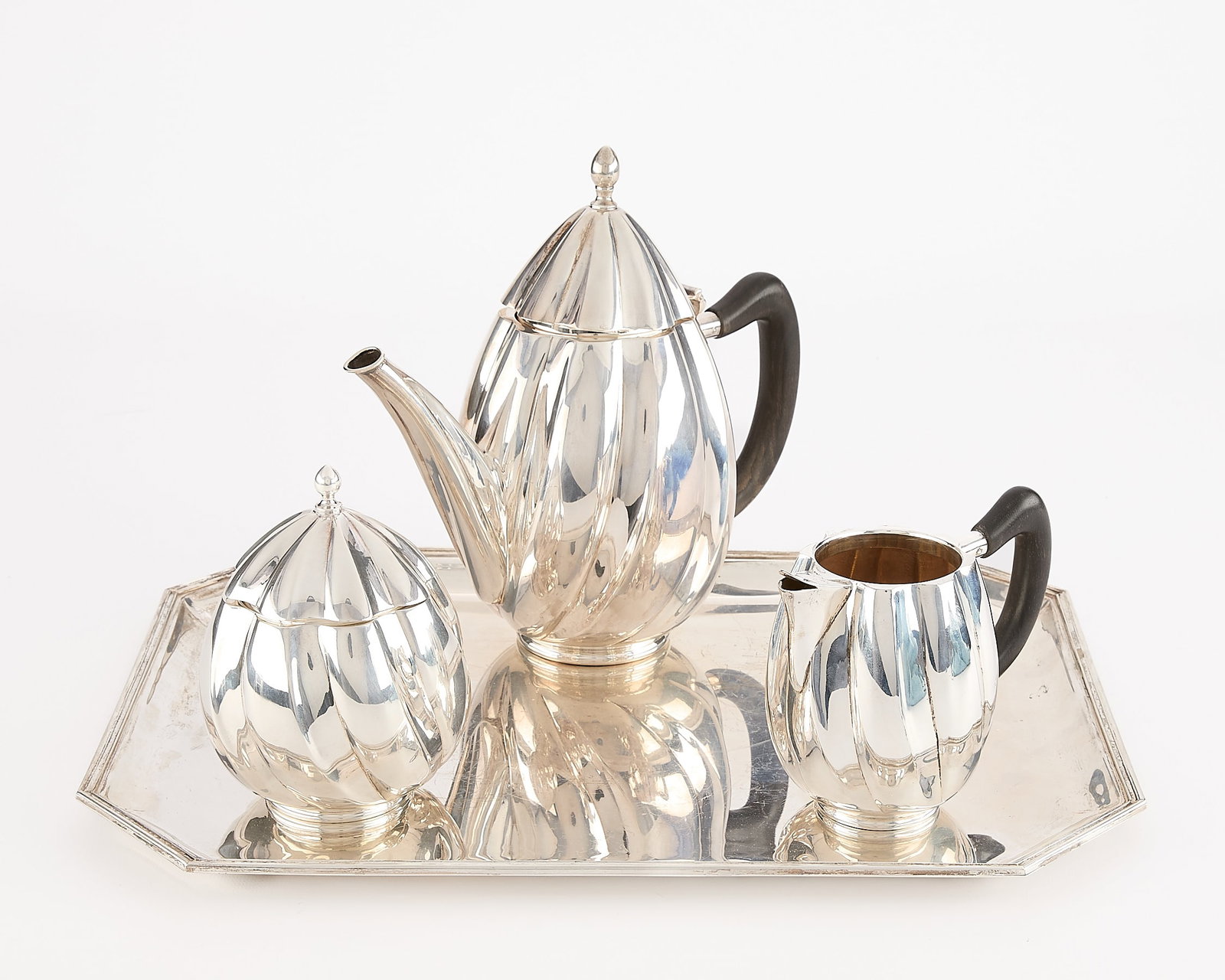Set 4 Cartier Sterling Silver Tea Vessels - 2743 g: Cartier, Italy. Set of four sterling silver tea service serving vessels, 20th century. Including a teapot, creamer, lidded sugar bowl, and tray. Each vessel of gadrooned melon form; the teapot and cre
