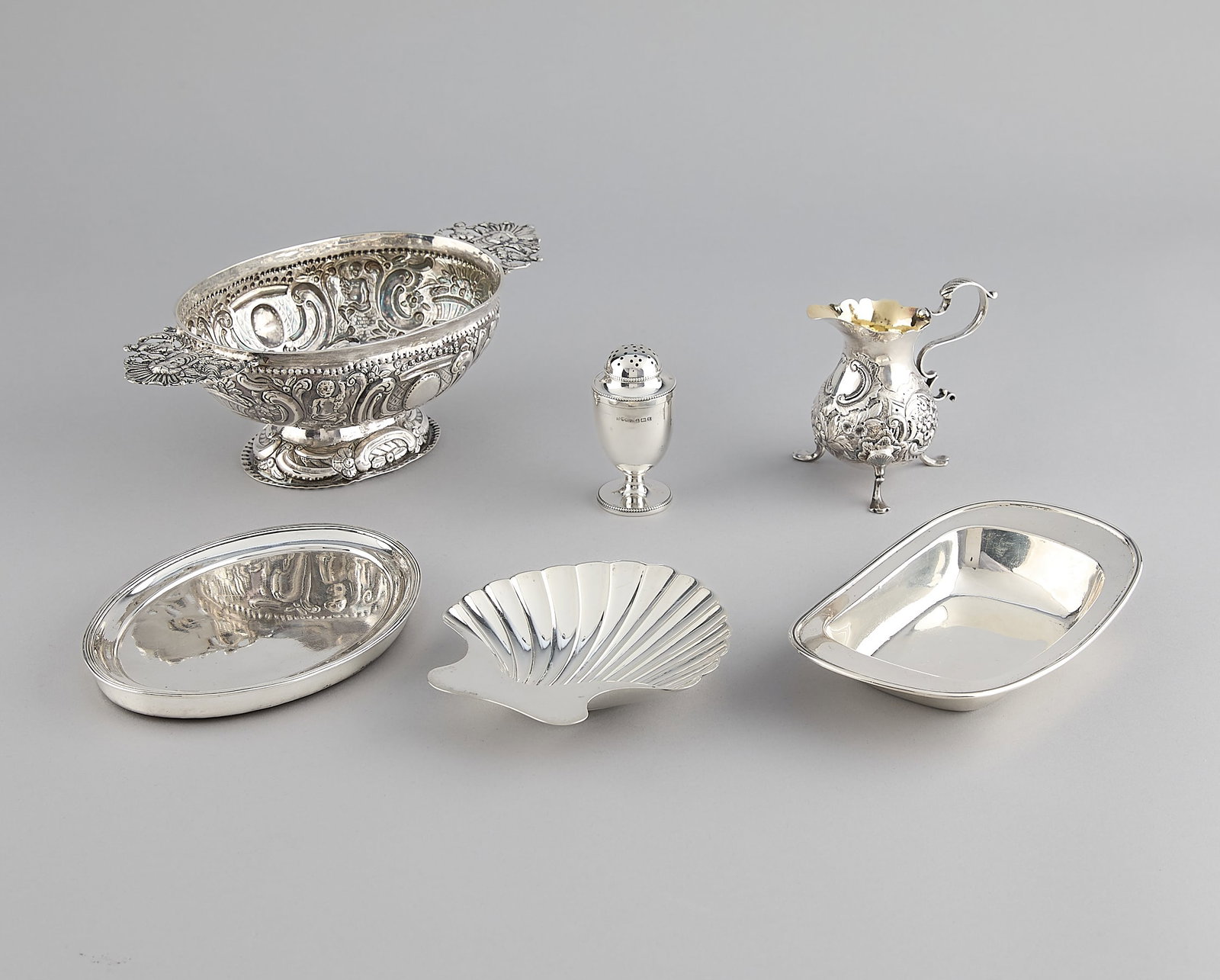 6 Misc. Silver Vessels - 733.2 g: Group of six silver and sterling objects, 18th-20th century. Tiffany & Co., United States. One sterling mid-century scallop or clam shell-form bowl. Marked "Tiffany & Co.", "sterling," and numbered "2