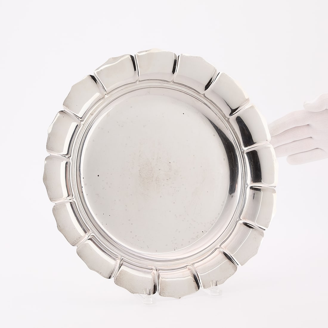 Reed Barton Sterling "X251" Tray 35.26 ozt: Reed & Barton, United States. Sterling silver tray or serving platter with scalloped rim, 20th century. With manufacturer's marks, "Sterling," and "X251" along the underside. Height: 1 3/4 in x diamet