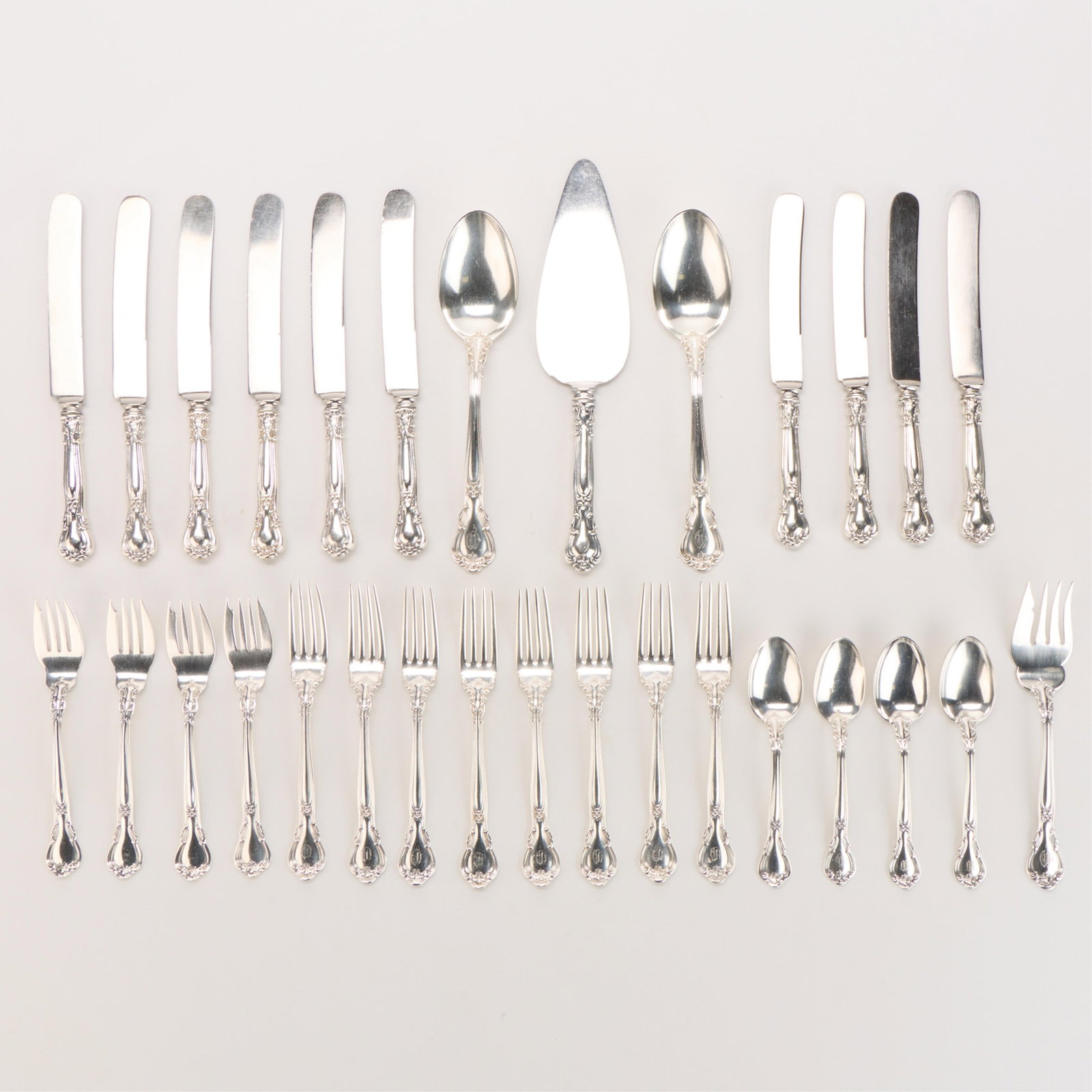 30 Pc Gorham Chantilly Sterling Flatware 24.13 ozt (1 of 9)