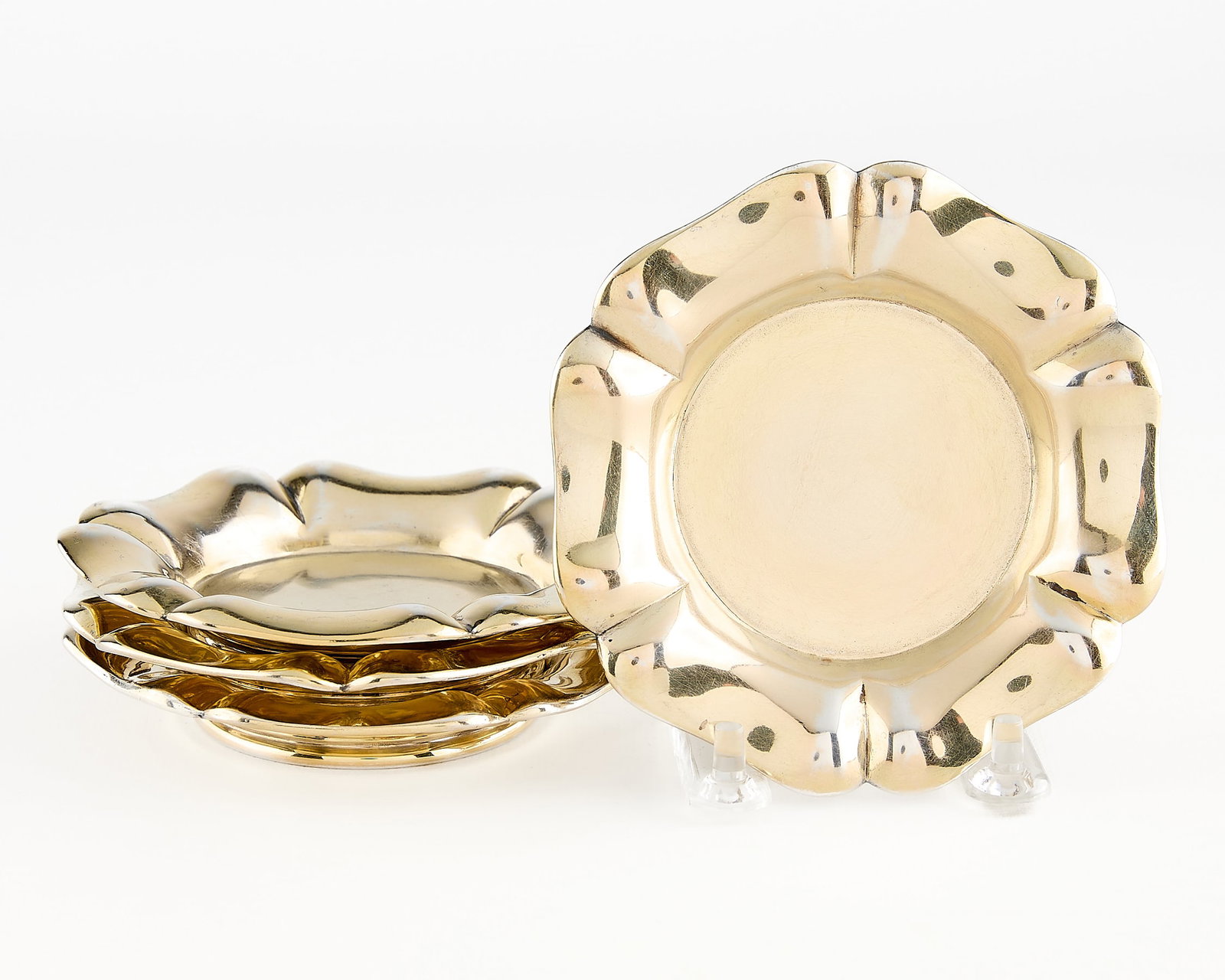4 English Gilt Sterling Dishes 12.68 ozt: Group of four hexafoil form sterling silver dishes with gilt. Each marked for sterling, London, William IV, 1837, and WKR. Provenance: The Distinguished Collection of Leo & Doris Hodroff. (Each) Diame