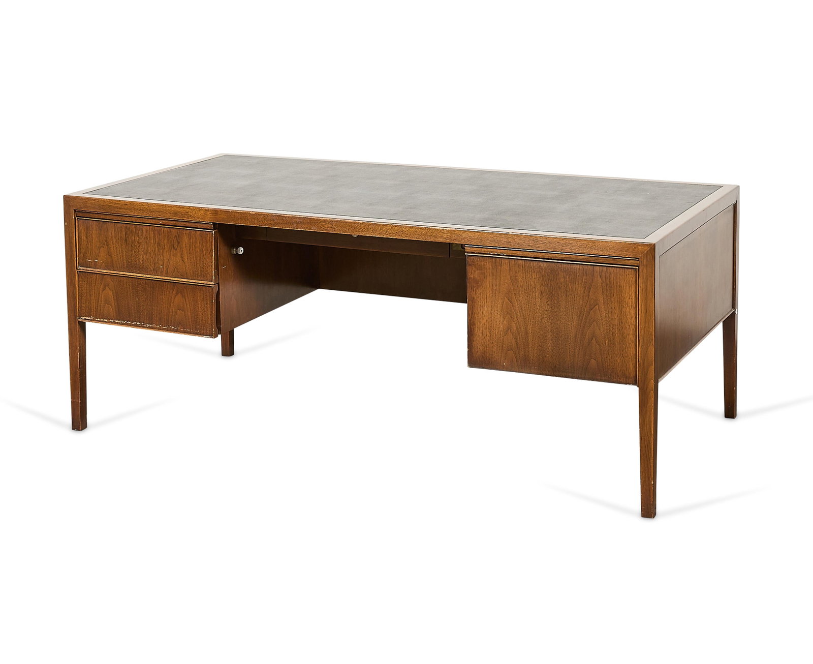 Stow & Davis MCM Executive Escritoire Writing Desk: Stow & Davis, United States. Mid-century modern executive or escritoire desk. Featuring four drawers and a sleek, leather writing surface. Provenance: The Distinguished Collection of Leo & Doris Hodro