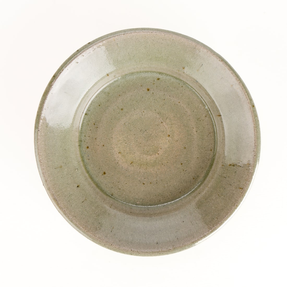 Warren MacKenzie Studio Pottery Dish - Marked: Warren MacKenzie (American, 1924-2018). Studio pottery ceramic shallow rounded dish with three block feet along the underside. Stoneware executed in a glossy grey-blue glaze. Stamped along the