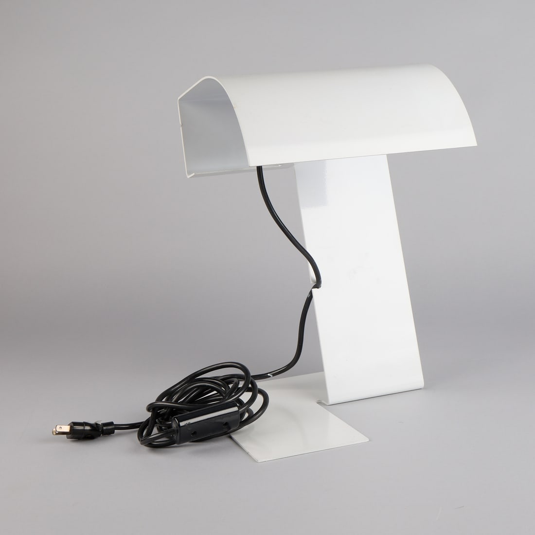 Stilnovo "Blitz" MCM Aluminium Table Lamp: Francesco Trabucco, Marcello Vecchi, and Gianni Volpi (Italian, 20th century) for Stilnovo, Italy. Mid-century modern "Blitz" table lamp composed of a single sheet of folded aluminium, ca. 1970s. Impr