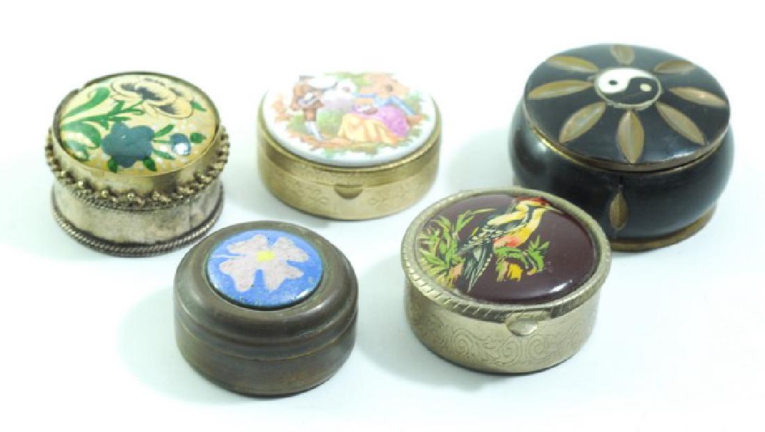 Lot of 5 old tobacco/pill boxes: Lot of 5 old tobacco/pill boxes, different types of work, length/diameter: 3.5-4.5 cm.