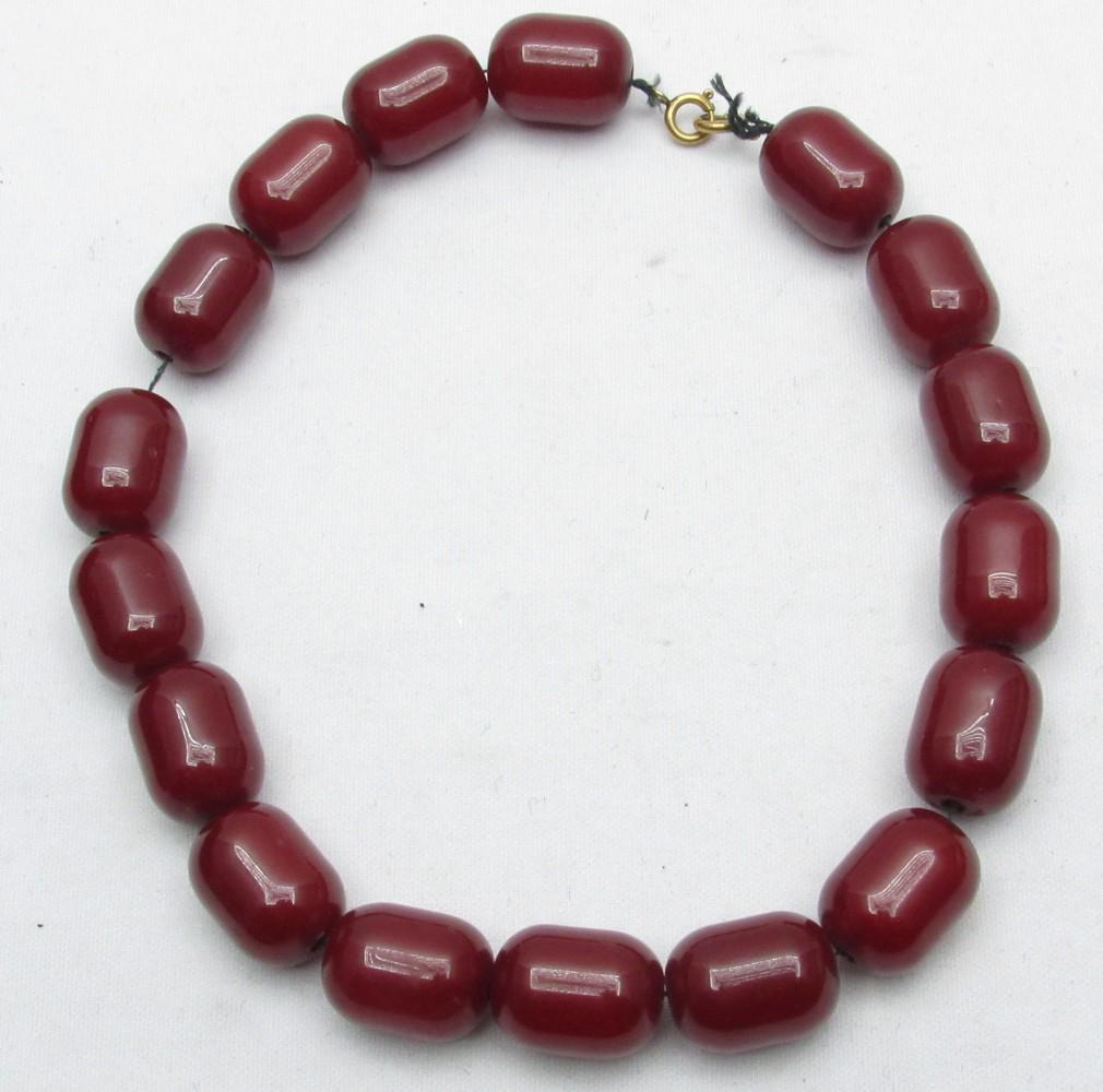 A High-Quality Cherry Amber Bakelite Beaded Necklace (1 of 6)
