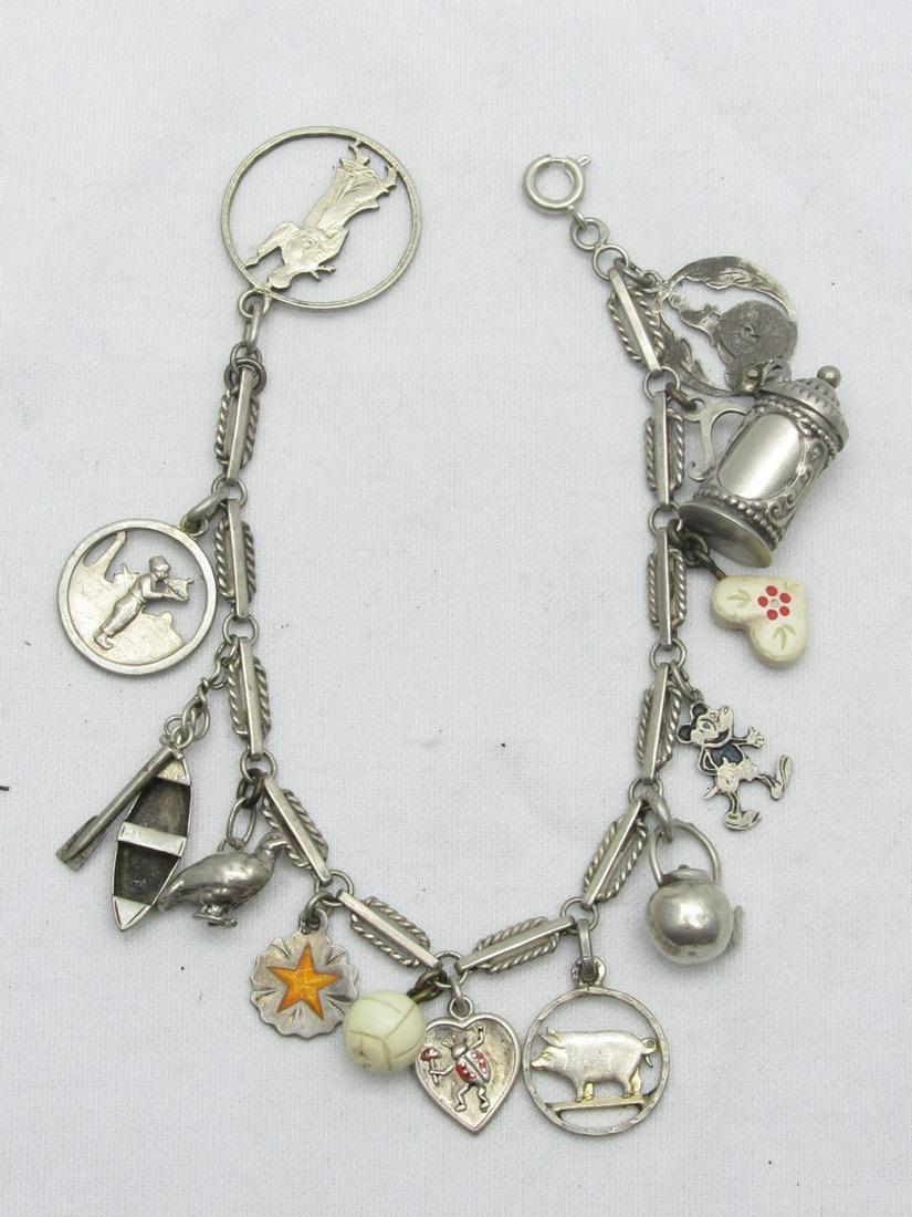 Silver charms bracelet: Silver Charms bracelet, which includes 13 Charms pendants attached to a link bracelet, some of the pendants are signed, the bracelet is signed with a clasp, total length: 19 cm, total weight: 25.5 g.