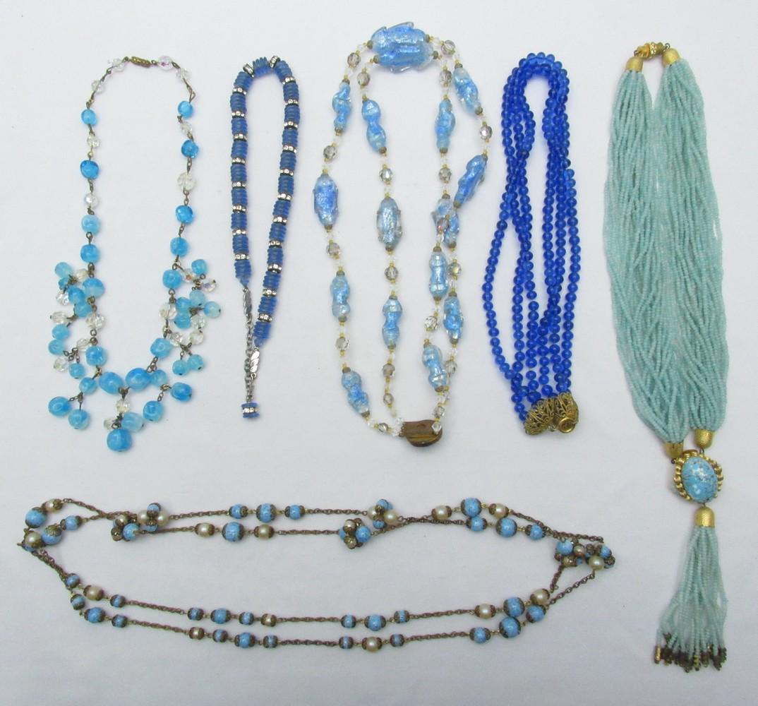 An Assortment Of 6 Vintage Fashion Necklaces (1 of 16)