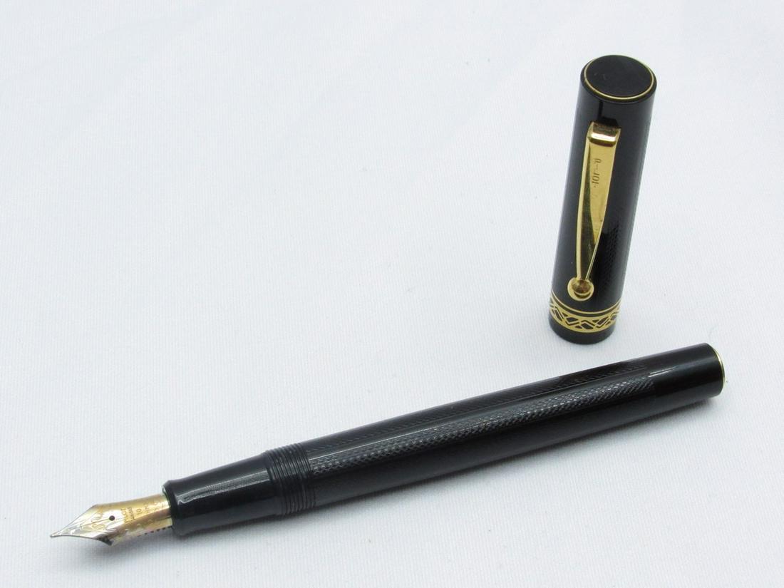 Fountain pen made by Pilot, Custom 72 model (1 of 4)