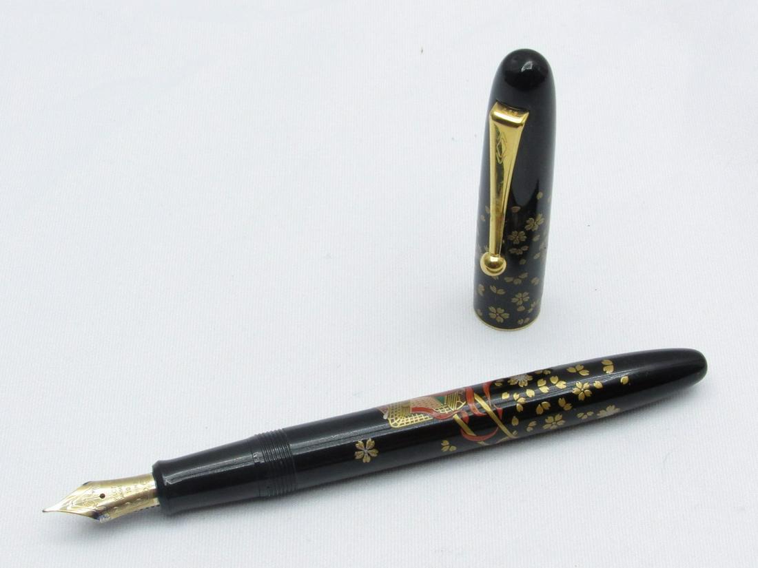 Pen made by Pilot, model Maki e, special edition for the birth of the emperor's son (1 of 7)