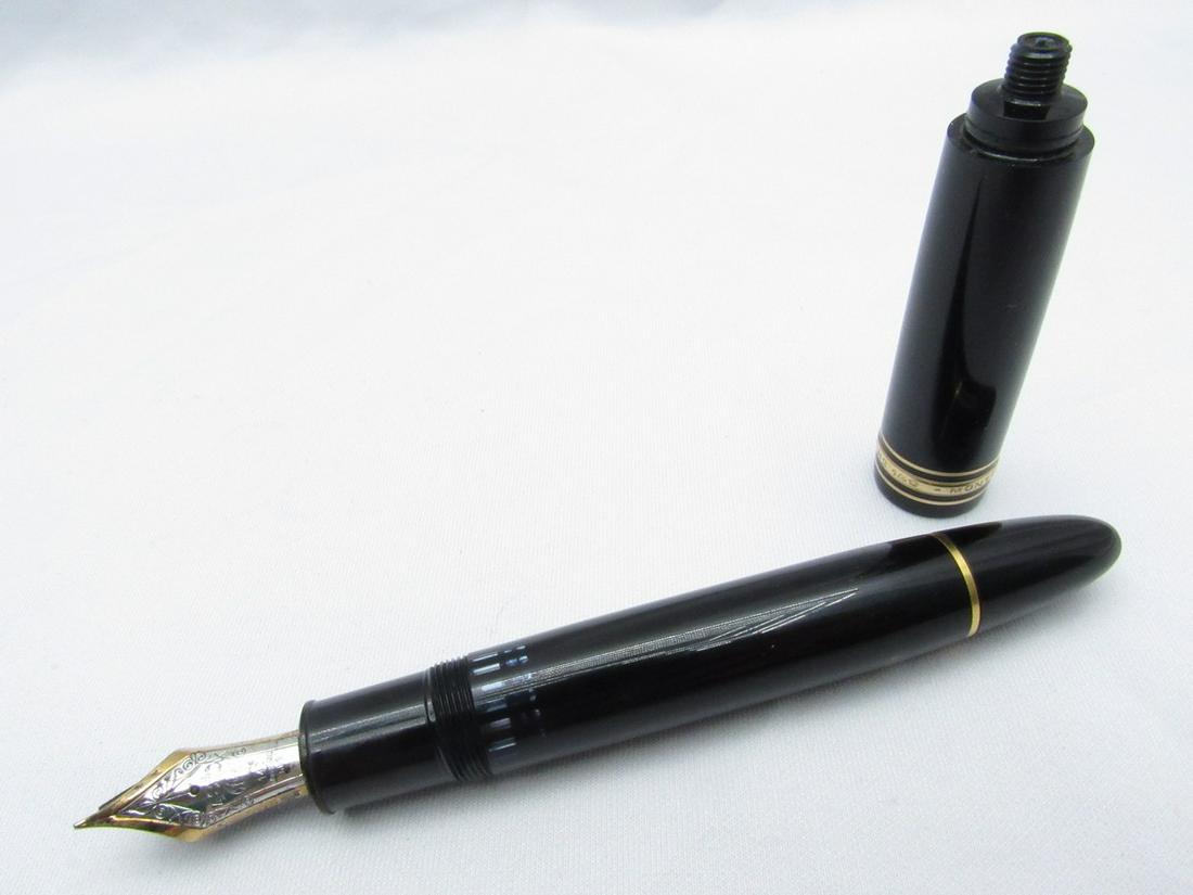Fountain pen, Montblanc, Meisterstuck 149 model (1 of 5)