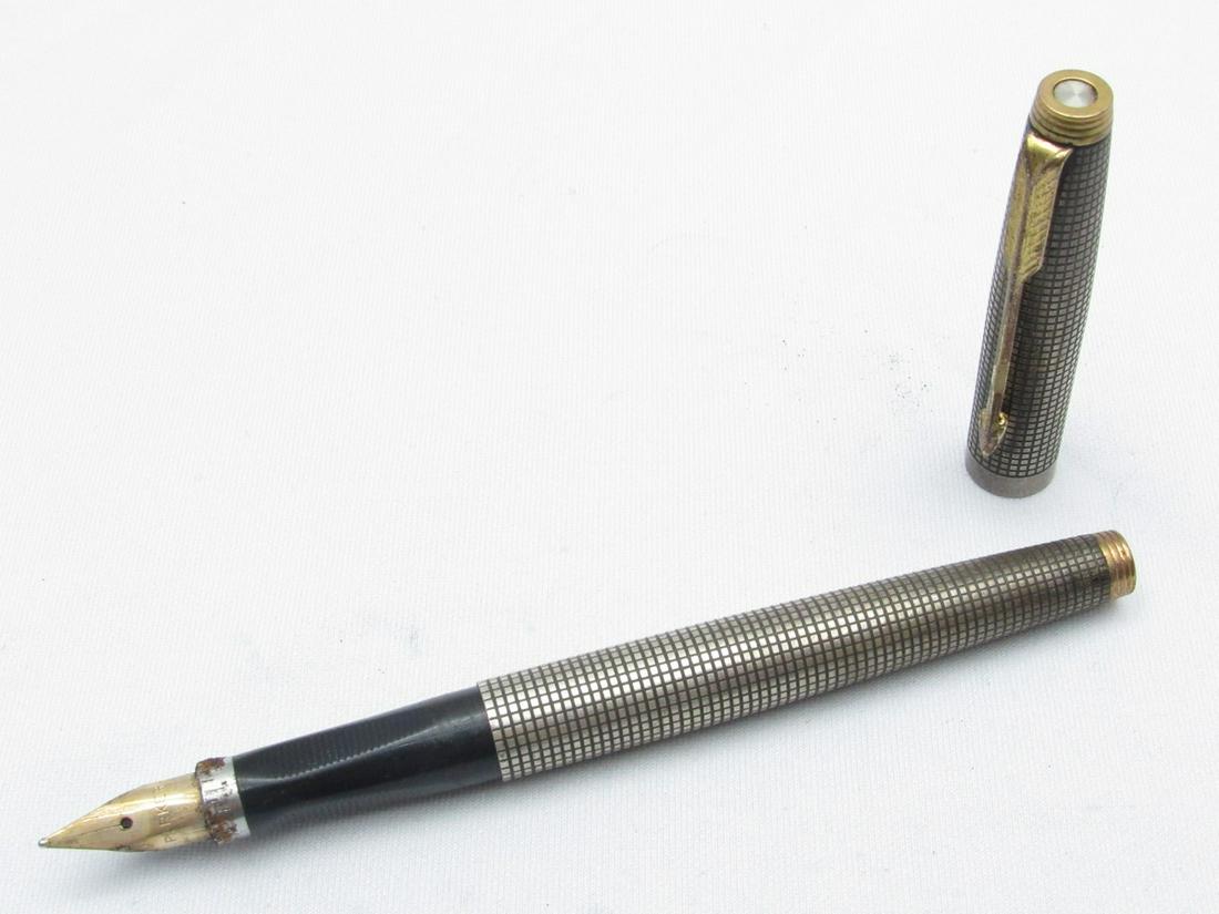 Fountain pen made by Parker, model 75 (1 of 7)