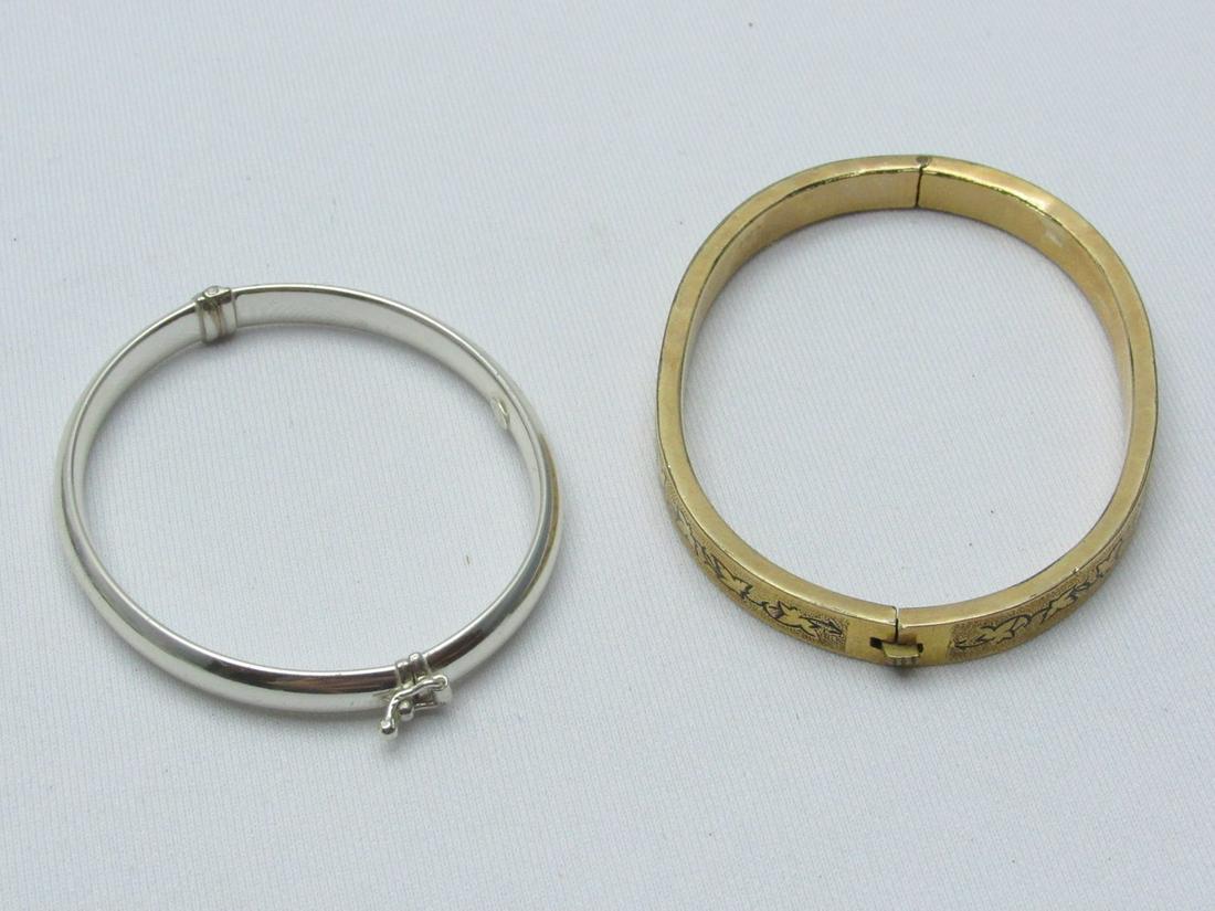 Lot of 2 Bangle bracelets for little girls: Lot of 2 Bangle bracelets for little girls (for small wrists), including a 925 silver bracelet and a gold-plated bracelet decorated with black enameling with a leaf pattern, the silver bracelet is sig