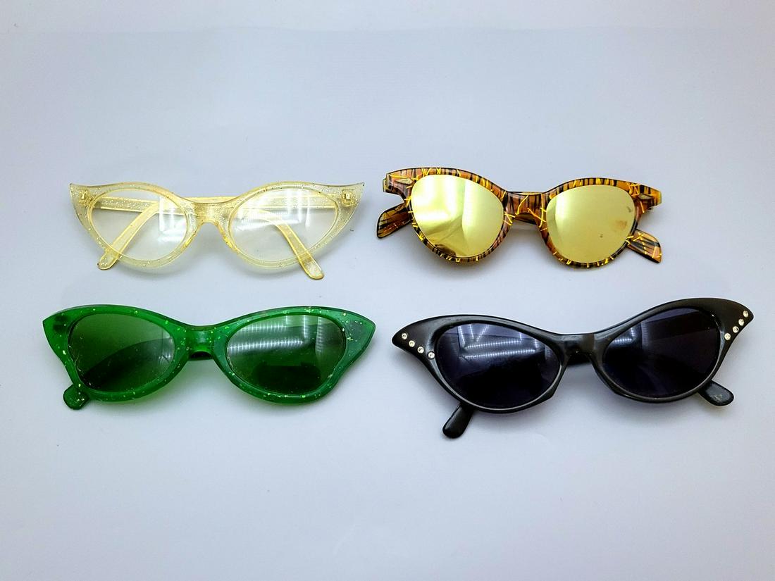 An Assortment Of 4 Vintage Fashion Glasses: An assortment of 4 vintage fashion glasses, in different designs, of which 2 are branded by Okula (faux-Tortoise Armor and gold flakes), and by Barlette Optic (green). The green glasses are missing th