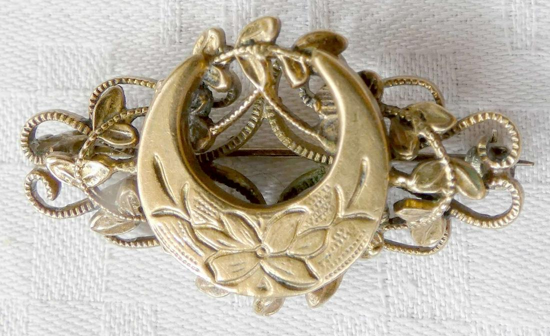 Ottoman Turkey antique pinchbeck brooch.: Ottoman Turkey antique pinchbeck brooch. Hand crafted, engraved. Size: 2.3 x 3.9 cm. (0.9 x 1.5 inches)