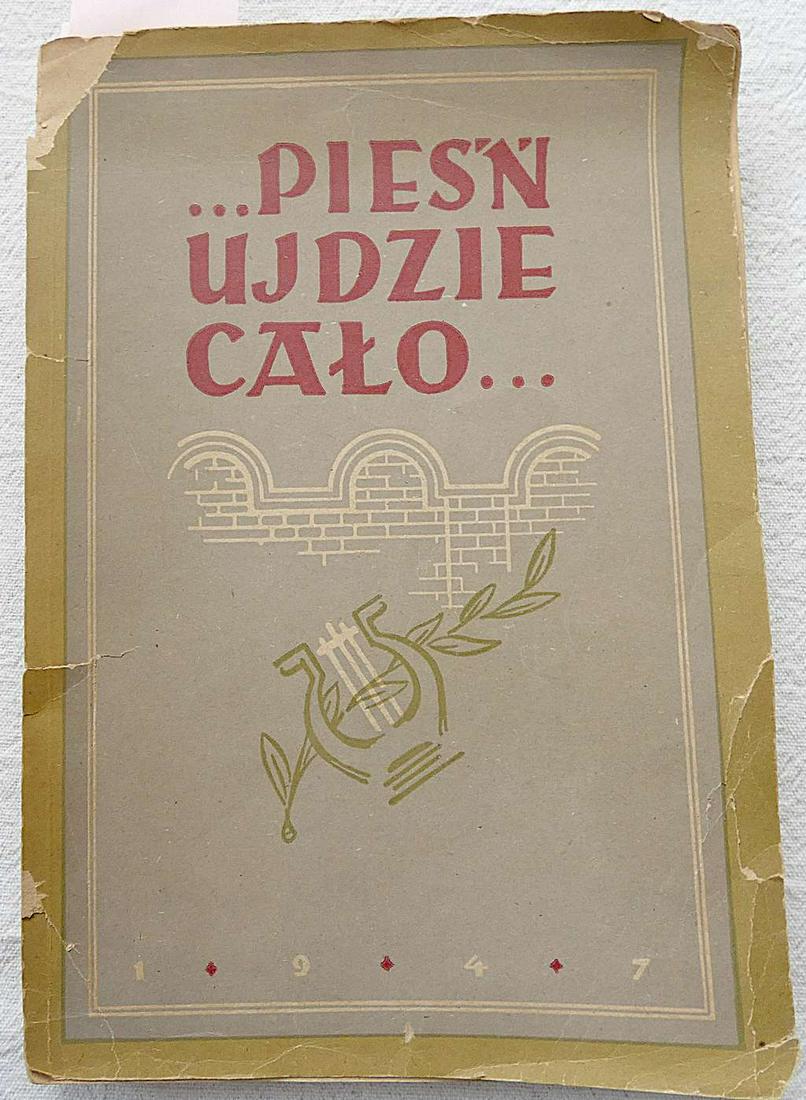 Holocaust. Piesn ujdzie caÅ‚o (The song will survive) ed. M. M.Borwicz, illus.: 2 woodcuts, photos, (1 of 12)